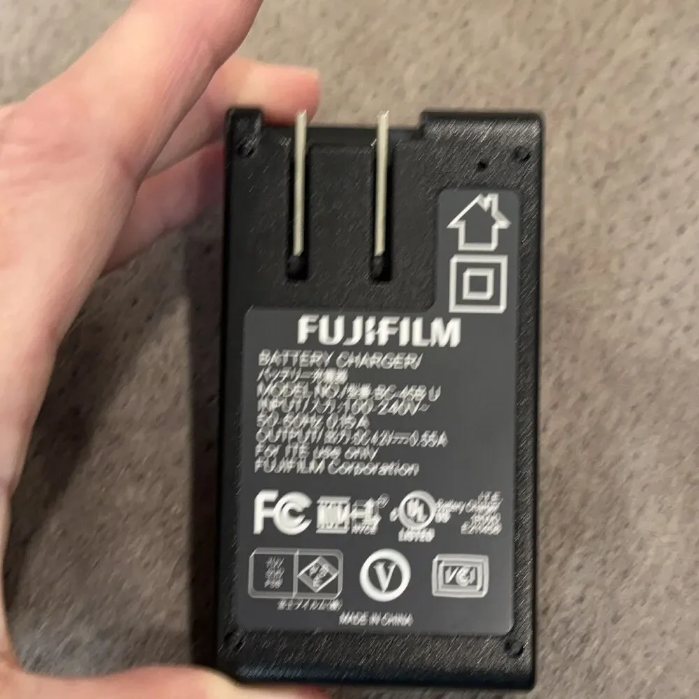 Fujifilm BC-45B Battery Charger Black Foldable Plug Camera original OEM ￼